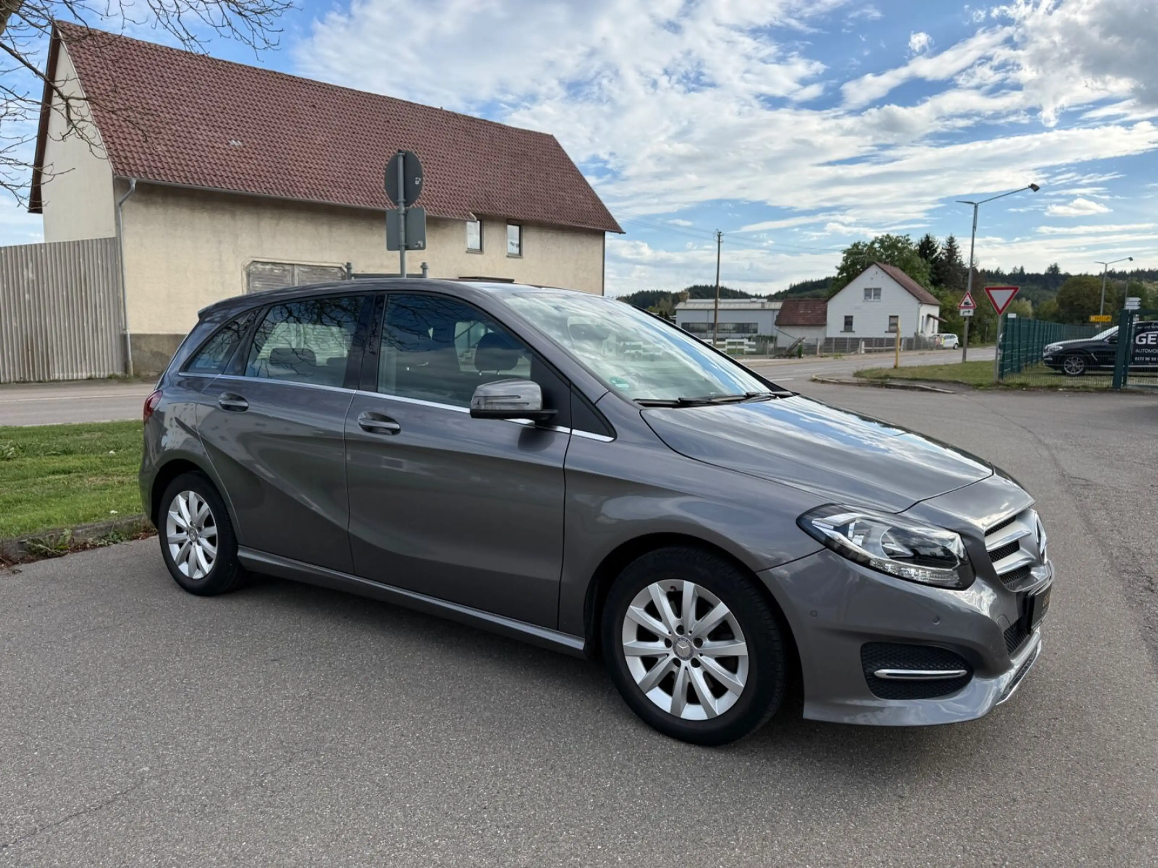 Mercedes-Benz B 180 Style SHZ Tempomat SHG AHK PDC — photo 11