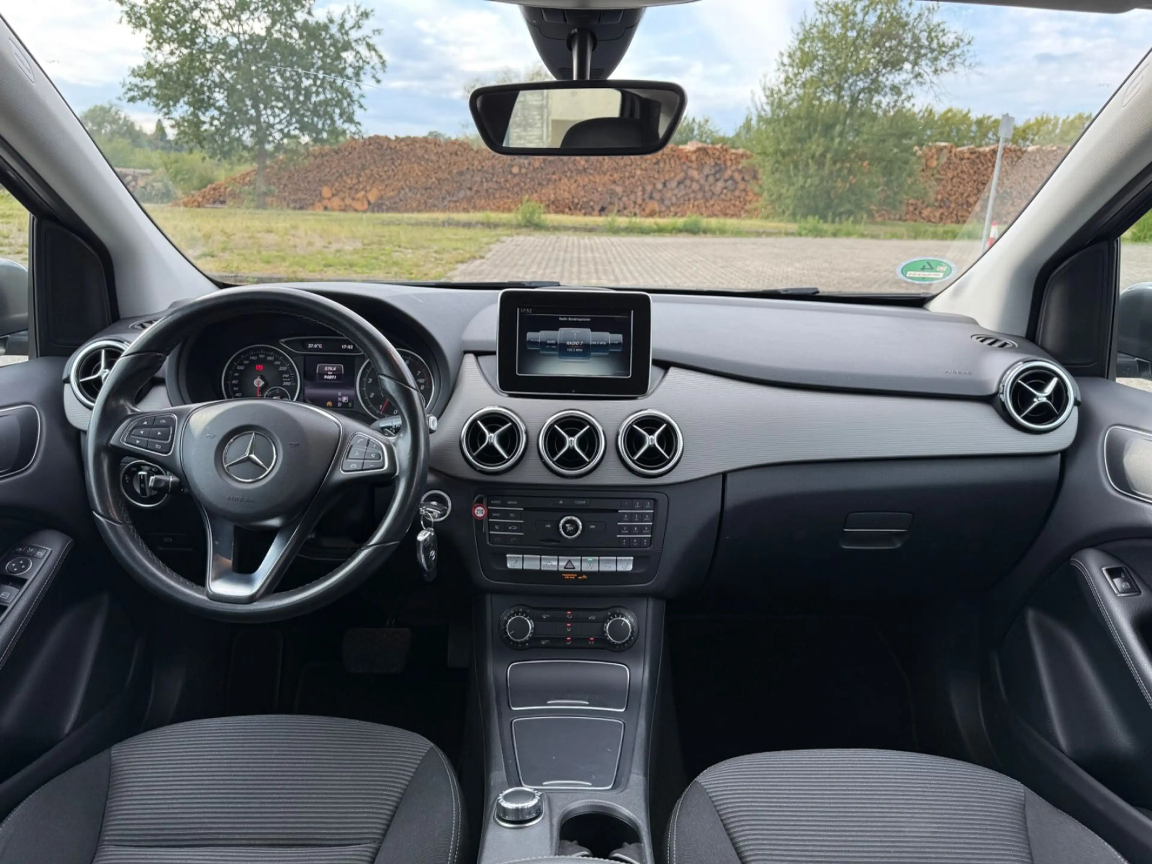 Mercedes-Benz B 180 Style SHZ Tempomat SHG AHK PDC — photo 14