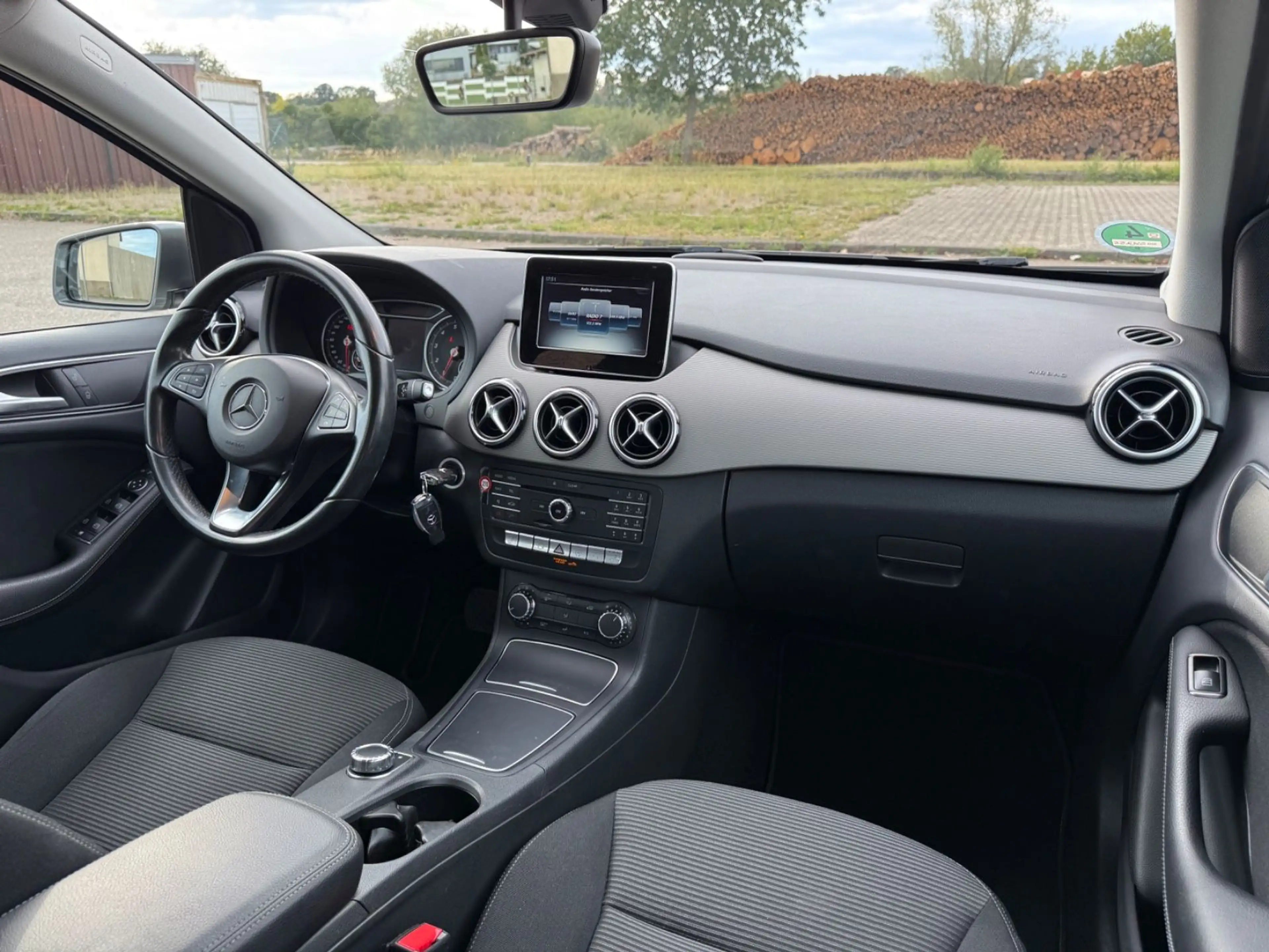 Mercedes-Benz B 180 Style SHZ Tempomat SHG AHK PDC — photo 19