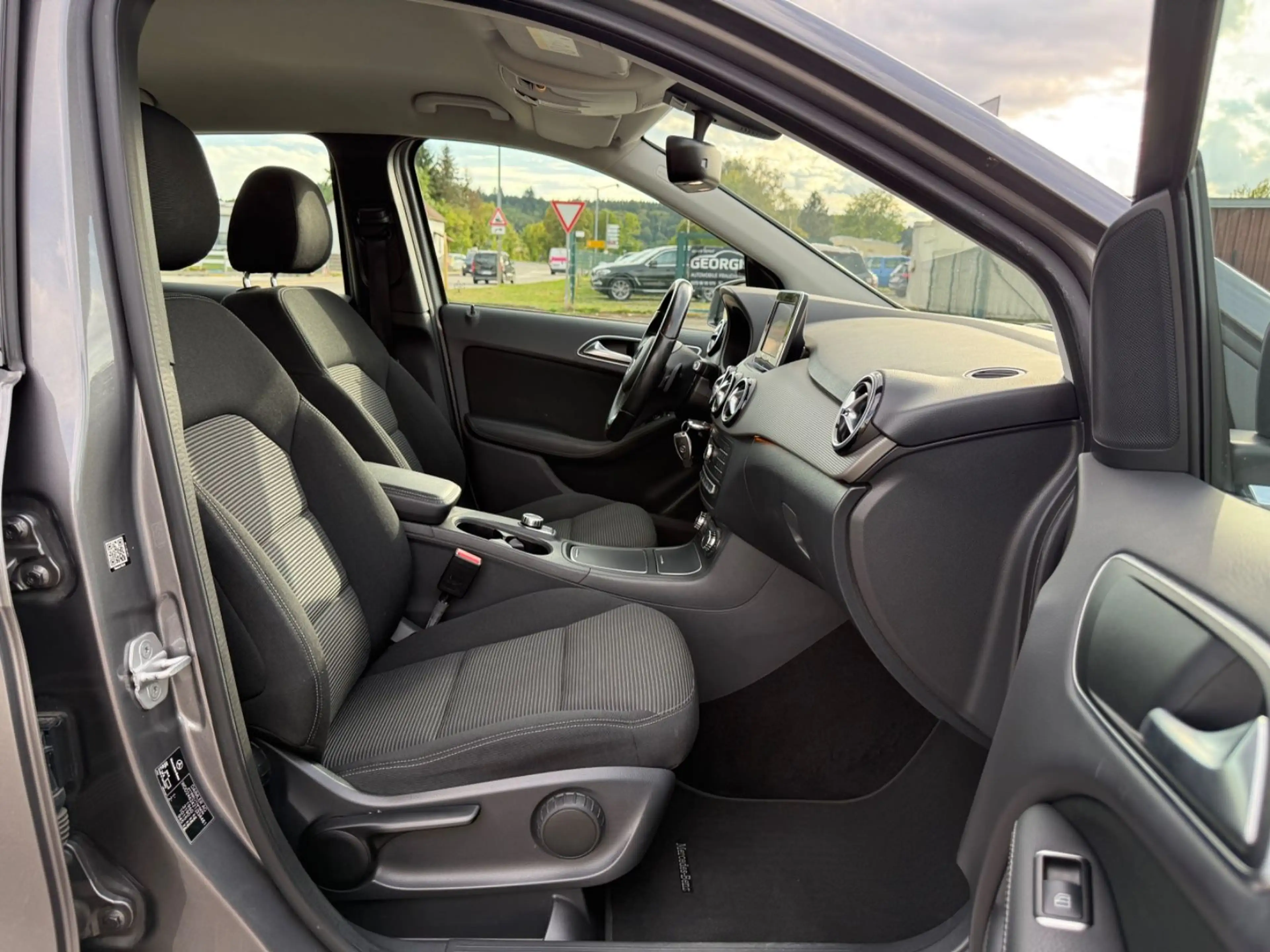 Mercedes-Benz B 180 Style SHZ Tempomat SHG AHK PDC — photo 16