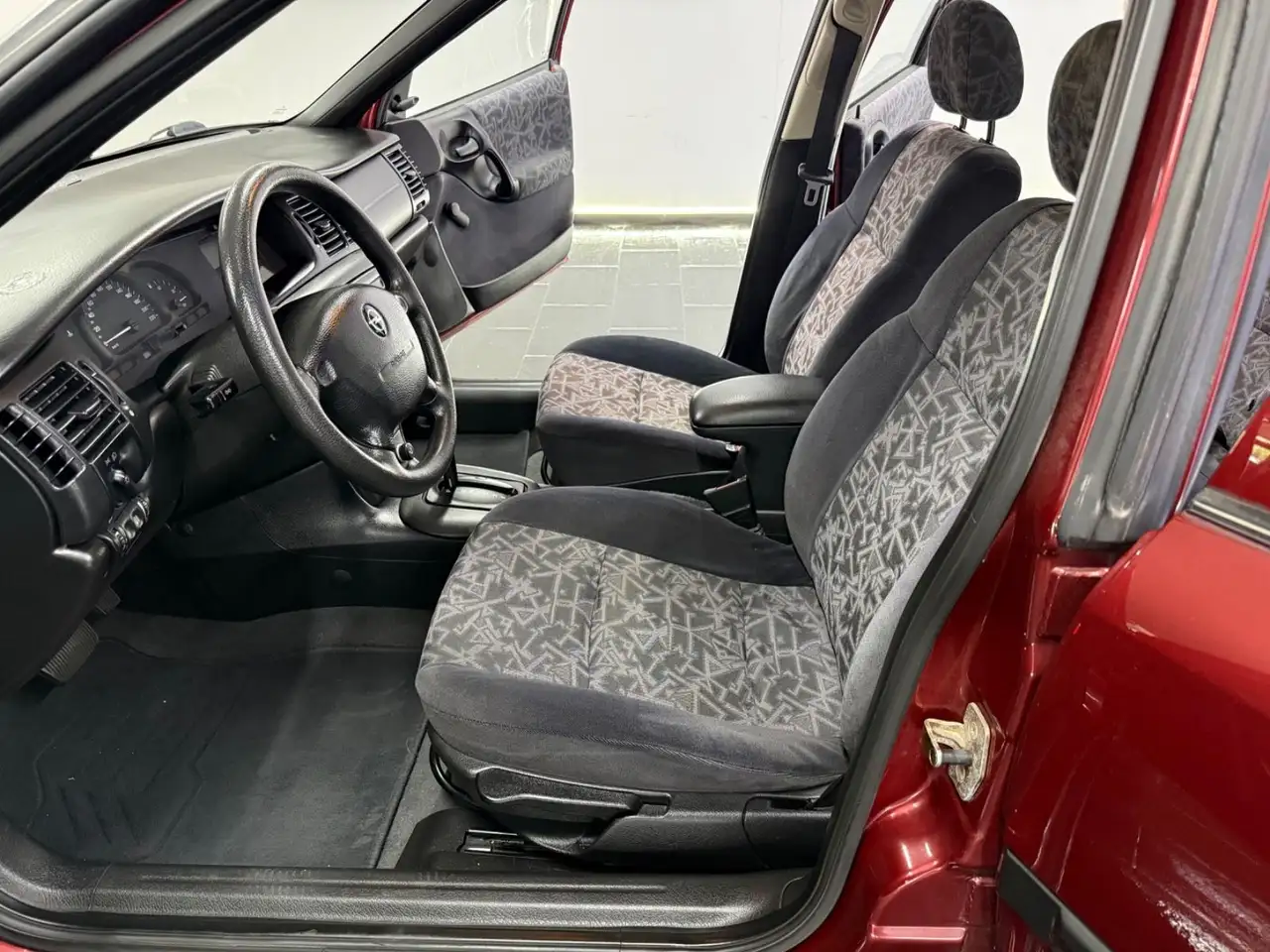 Opel Vectra B 1.6 16V Aut H-KENNZEICHEN AHK SHD 3.HND, foto 7