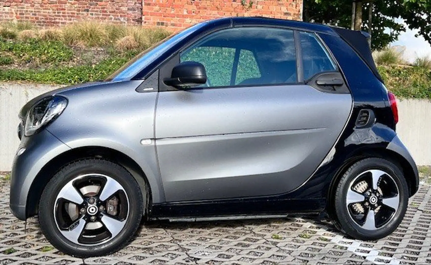 smart forTwo Fortwo Cabrio 1.0i Passion DCT (EU6.2) Grijs - 2