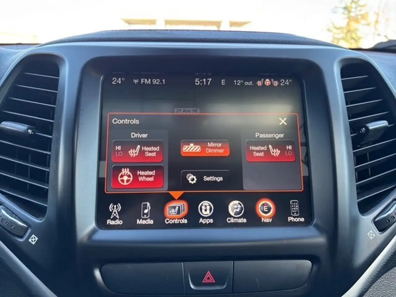 Jeep Cherokee снимка Jeep Cherokee