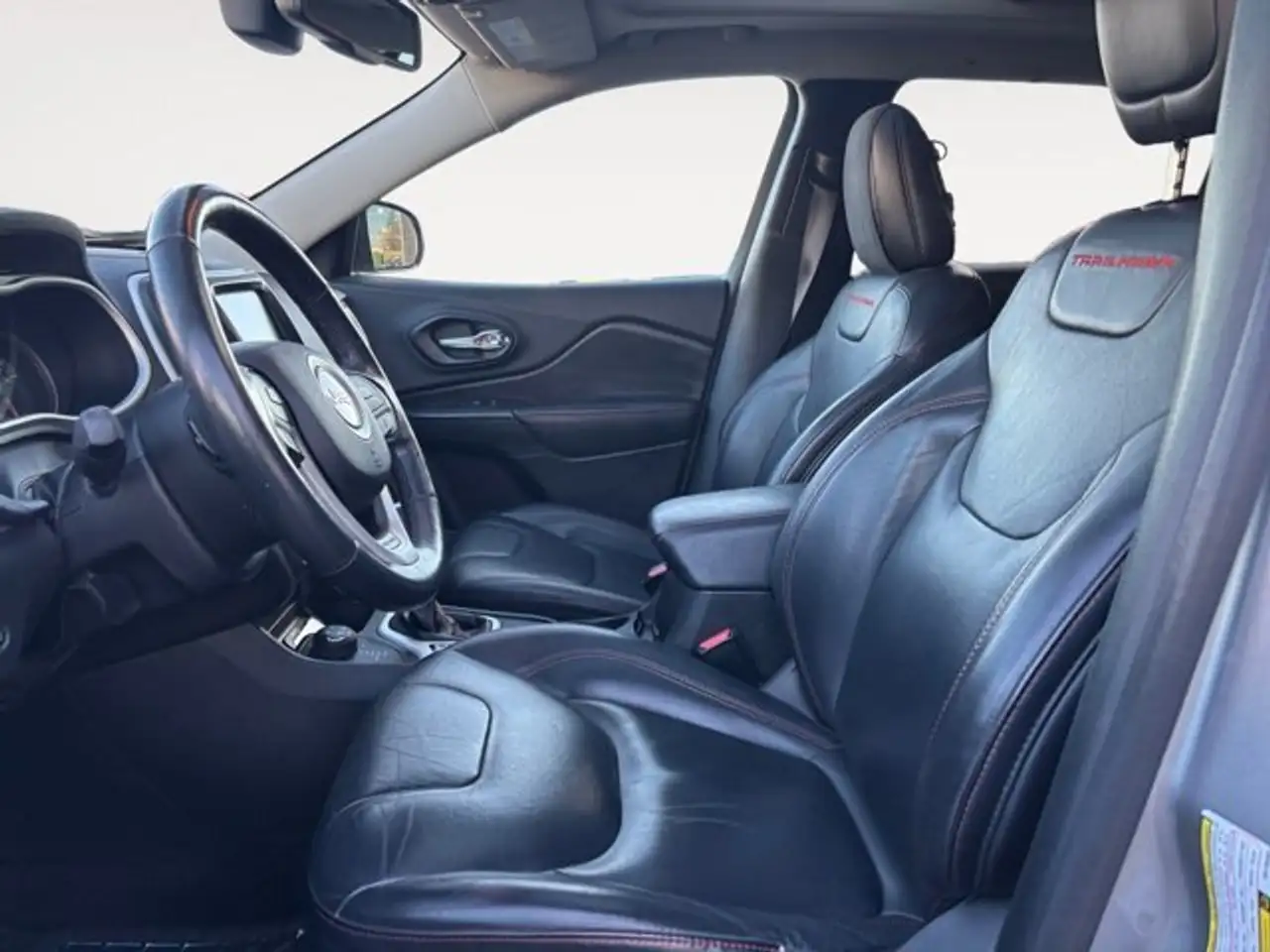 Jeep Cherokee снимка Jeep Cherokee