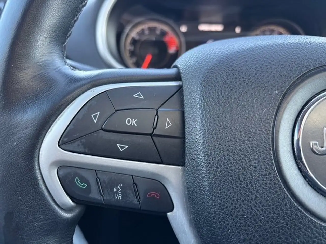 Jeep Cherokee снимка Jeep Cherokee