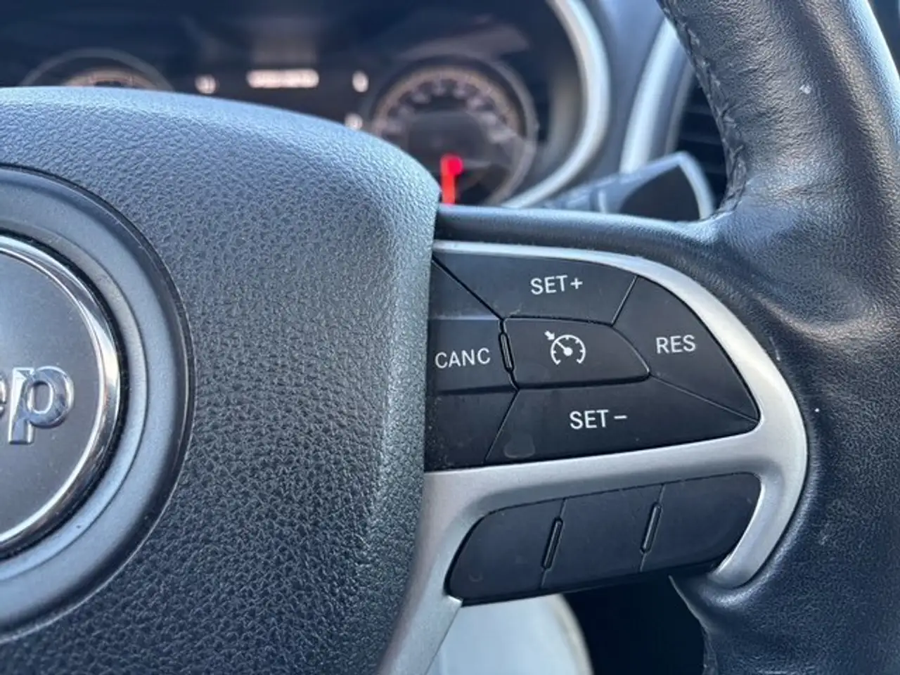 Jeep Cherokee снимка Jeep Cherokee