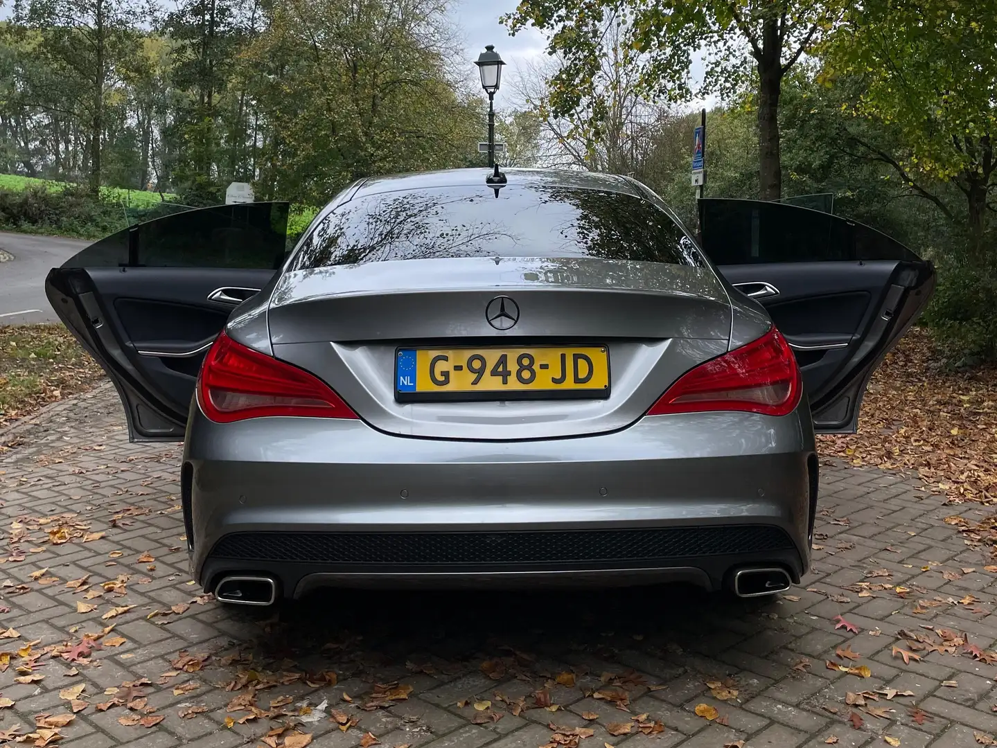 Mercedes-Benz CLA 180 AMG / AMG Night pakket Šedá - 2