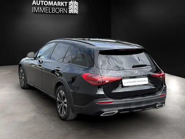 Mercedes-Benz C-Class view 4