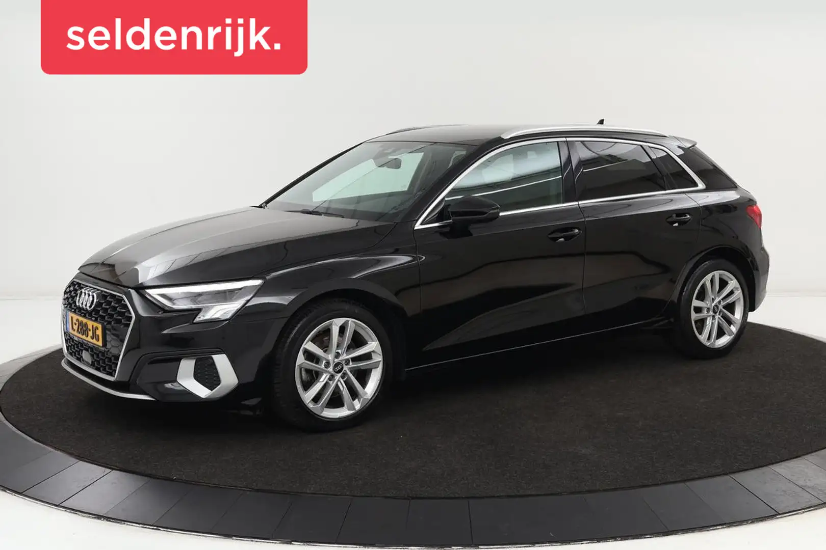 Audi A3 Sportback 30 TFSI Business edition | Adaptive Crui Zwart - 1
