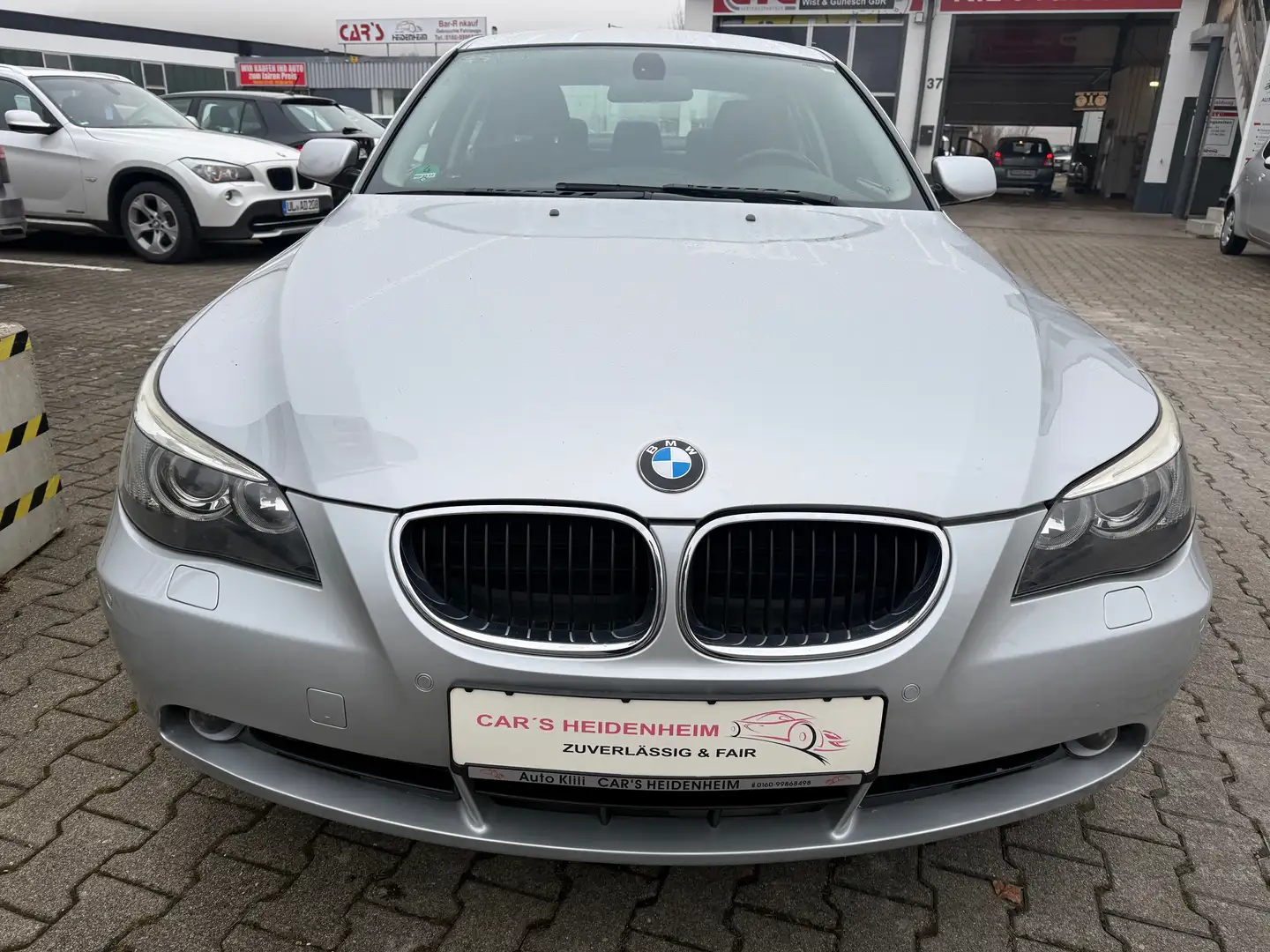 BMW 525 525d  Automatik Navi Xenon AHK Grau - 2