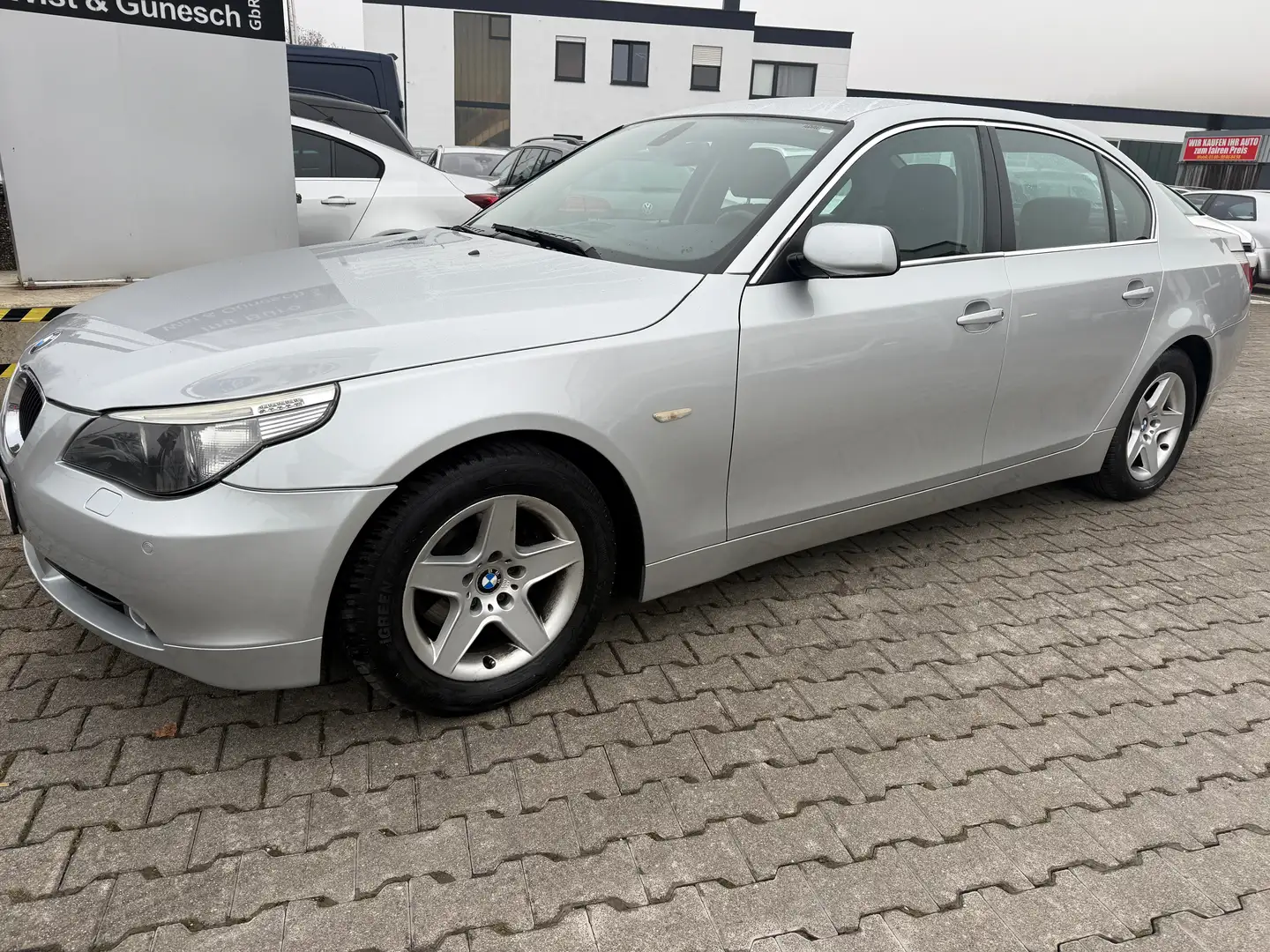 BMW 525 525d  Automatik Navi Xenon AHK Grau - 1