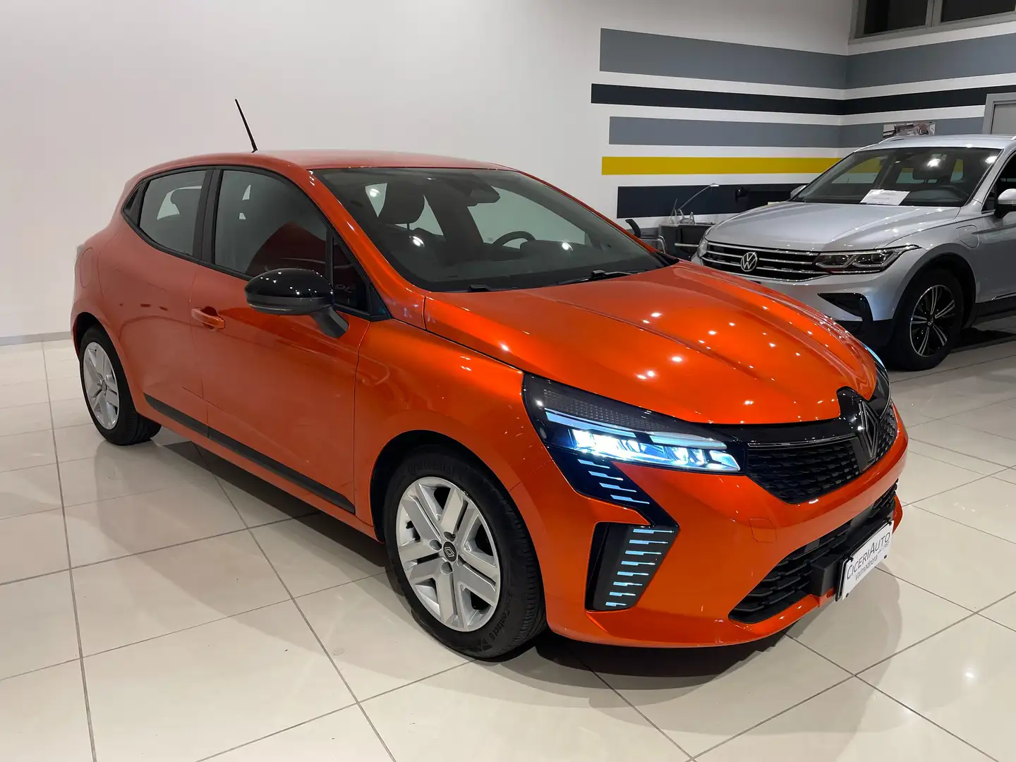 Renault Clio Clio 1.0 sce Evolution 65cv AUTOCARRO Arancione - 1