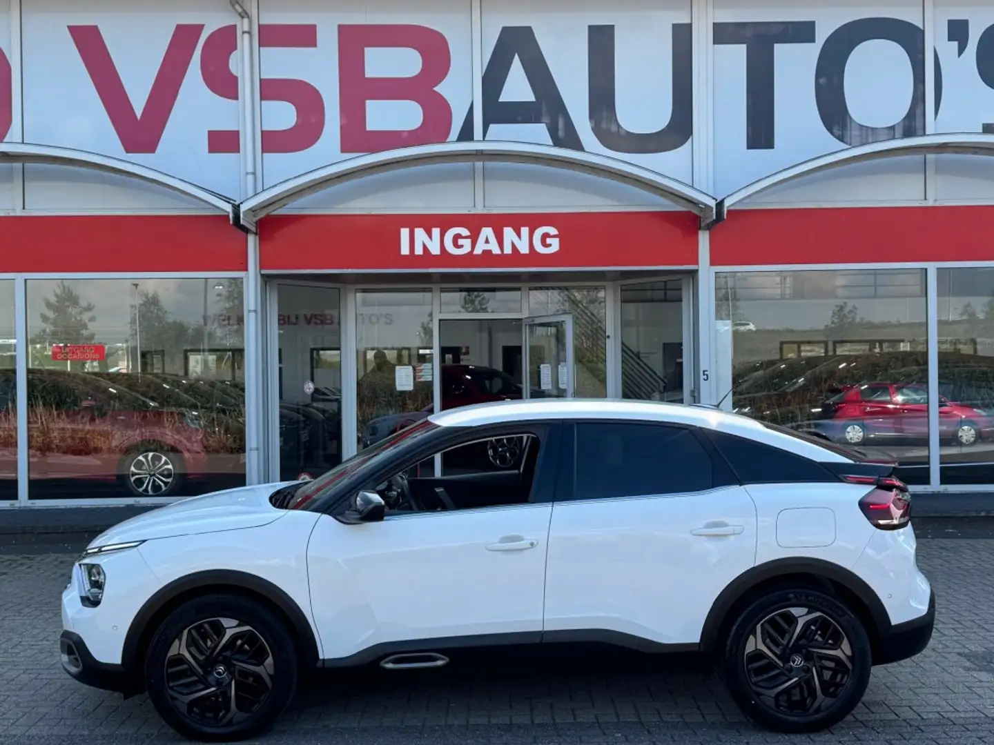 Citroen C4 1.2 PURETECH 130PK AUT. SHINE NAVI CAMERA CARPLAY Blanc - 2