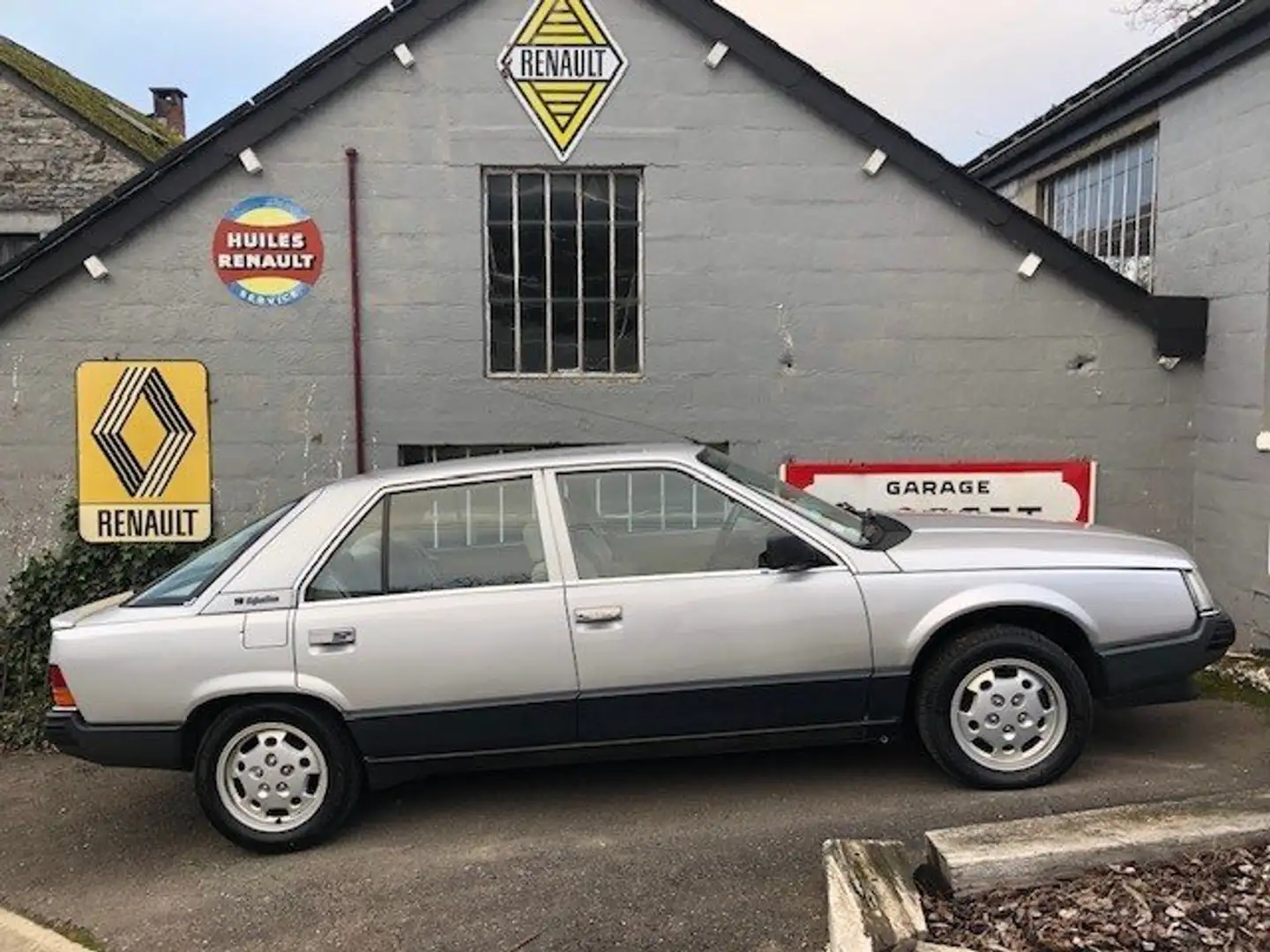 Renault R 25 V6 INJECTION Gris - 1