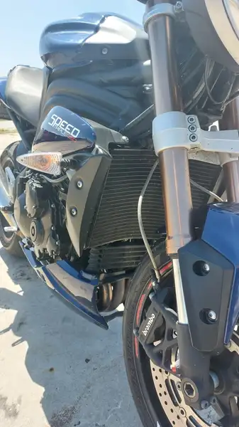 Triumph Speed Triple 1050 - foto 7