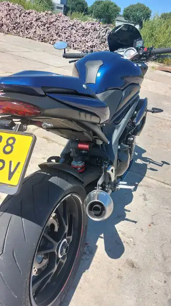 Triumph Speed Triple 1050 - foto 4