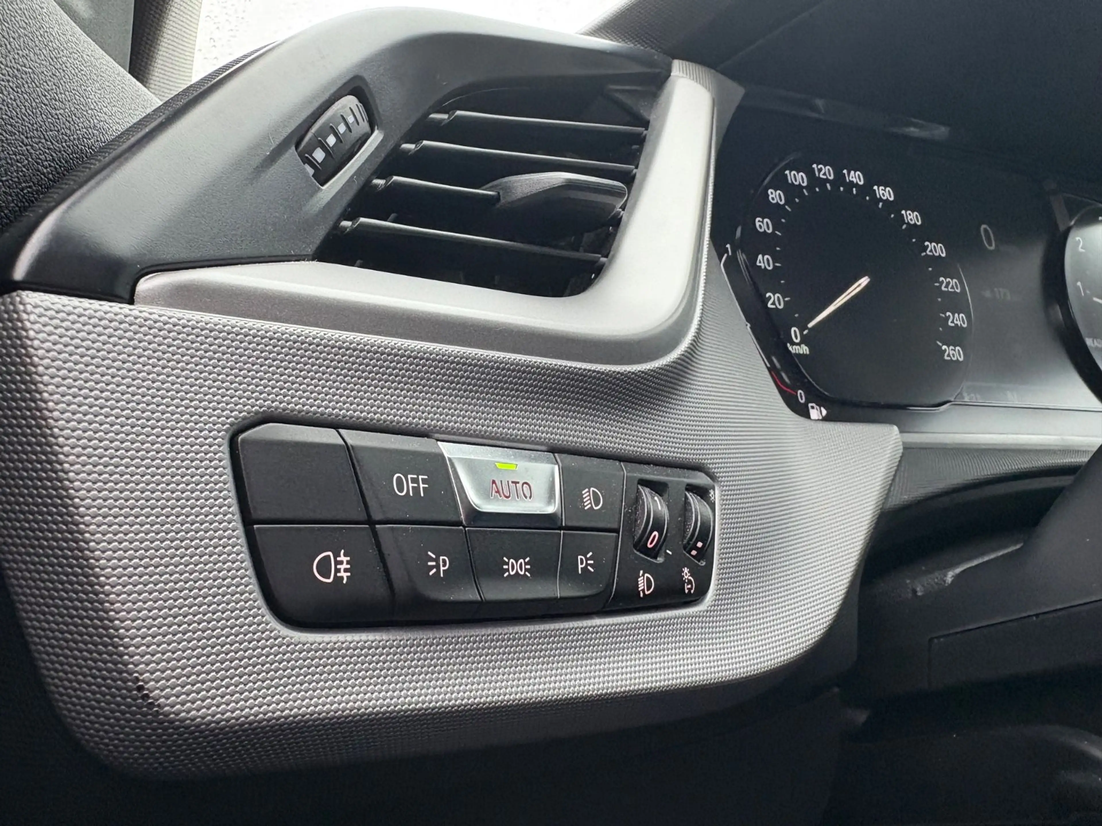 BMW 118 i Advantage Sitzheizung/Alufelgen — photo 9