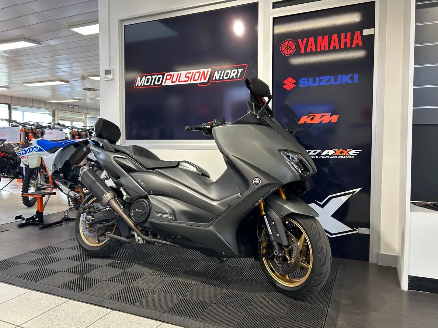 Yamaha TMAX 560 Grün - 1