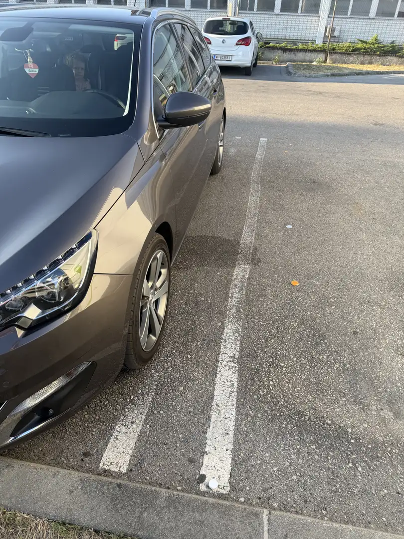 Peugeot 308 SW 1,6 e-HDi 115 FAP Allure 17" Felgen - 2