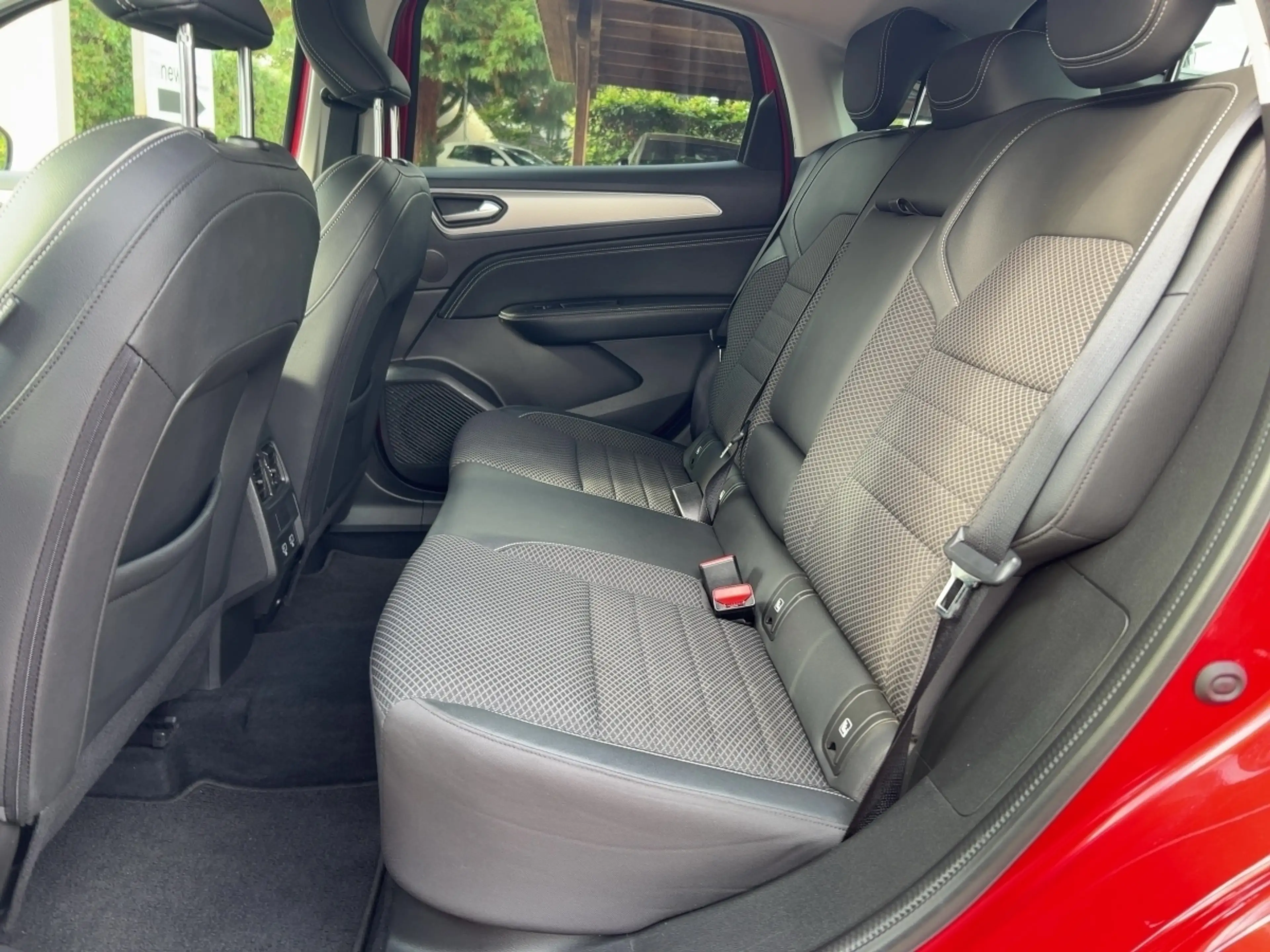 Renault Arkana TCe 140 EDC Intens *Navi,PDC,SHZ,GJR* — photo 11