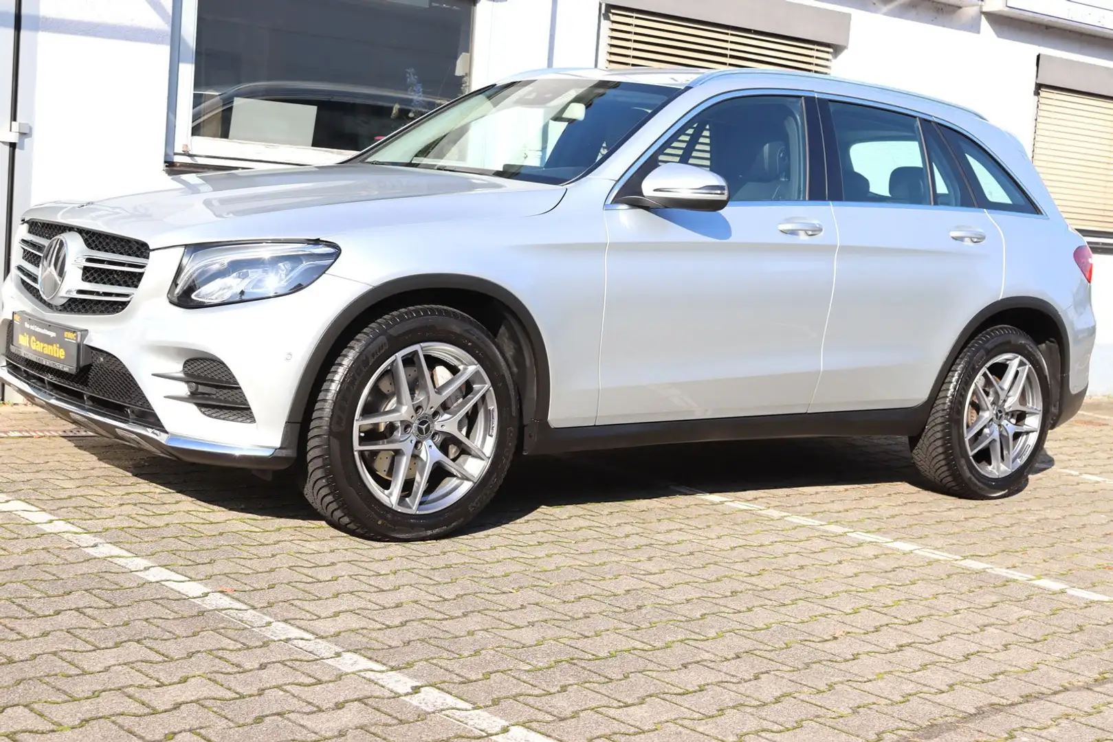 Mercedes-Benz GLC 250 GLC 250 d 4Matic AMG-SPORTPAKET *2-HAND Silber - 1