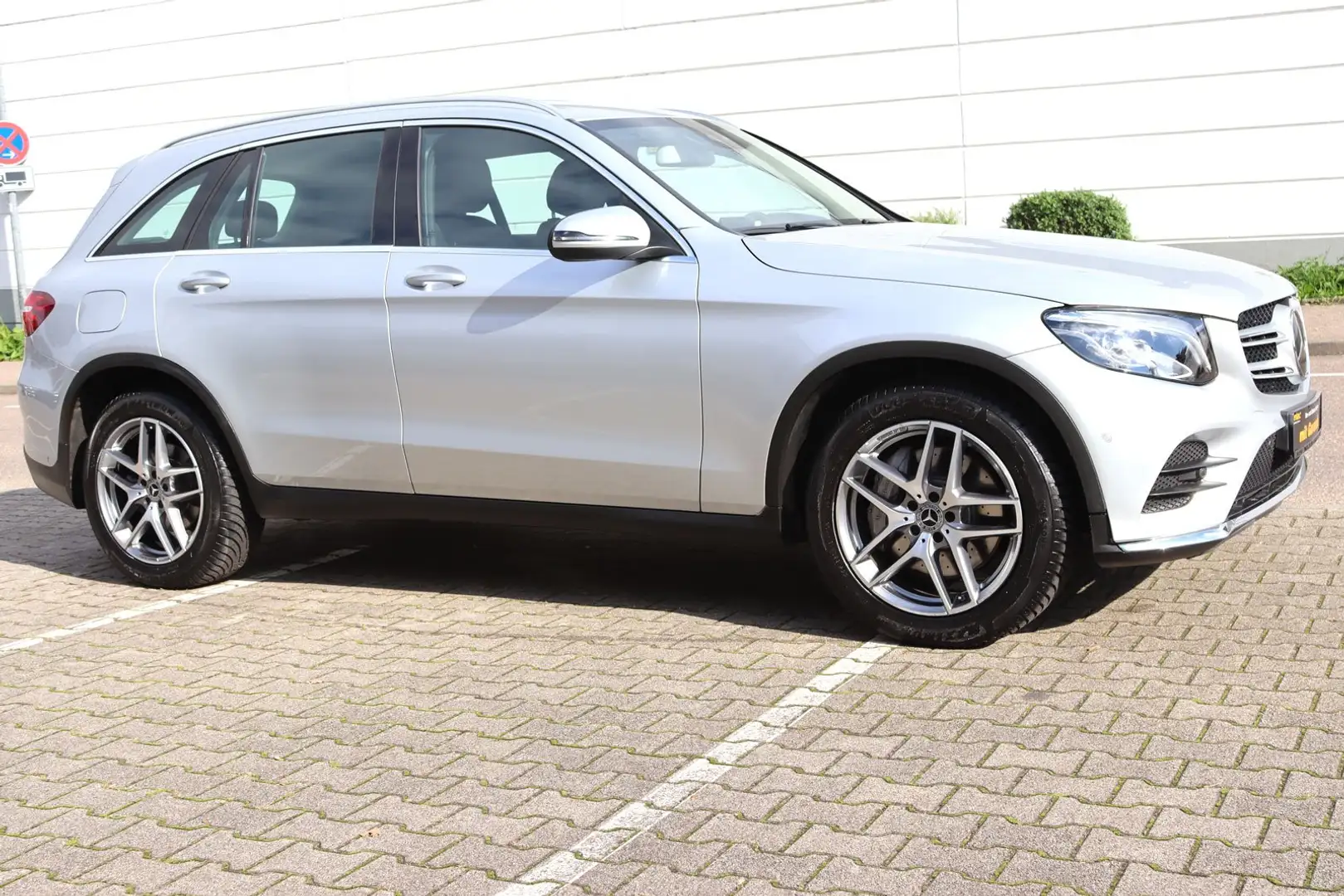 Mercedes-Benz GLC 250 GLC 250 d 4Matic AMG-SPORTPAKET *2-HAND Silber - 2