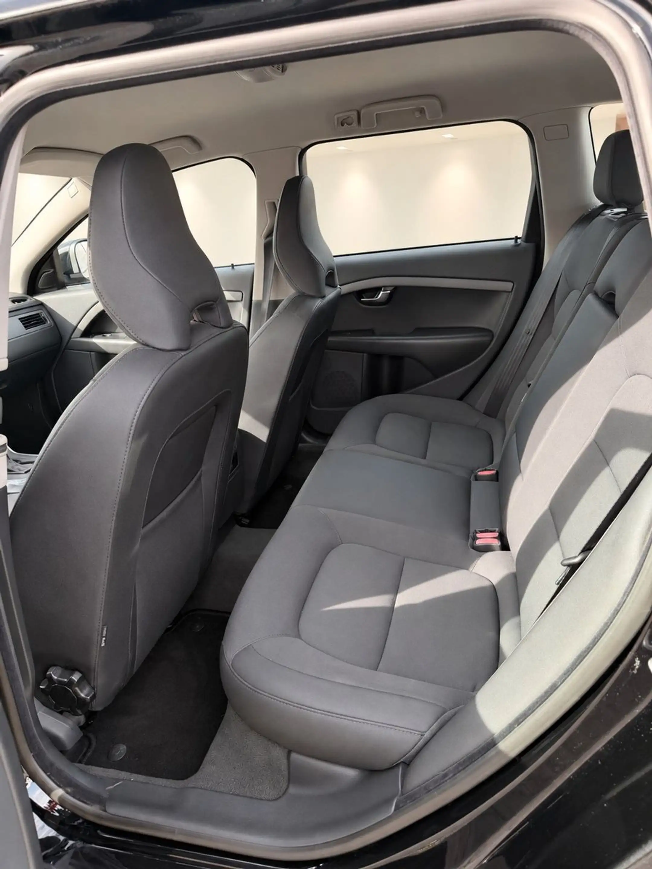 Volvo XC70 Kinetic 2WD/Standheizung/Euro6 — photo 12