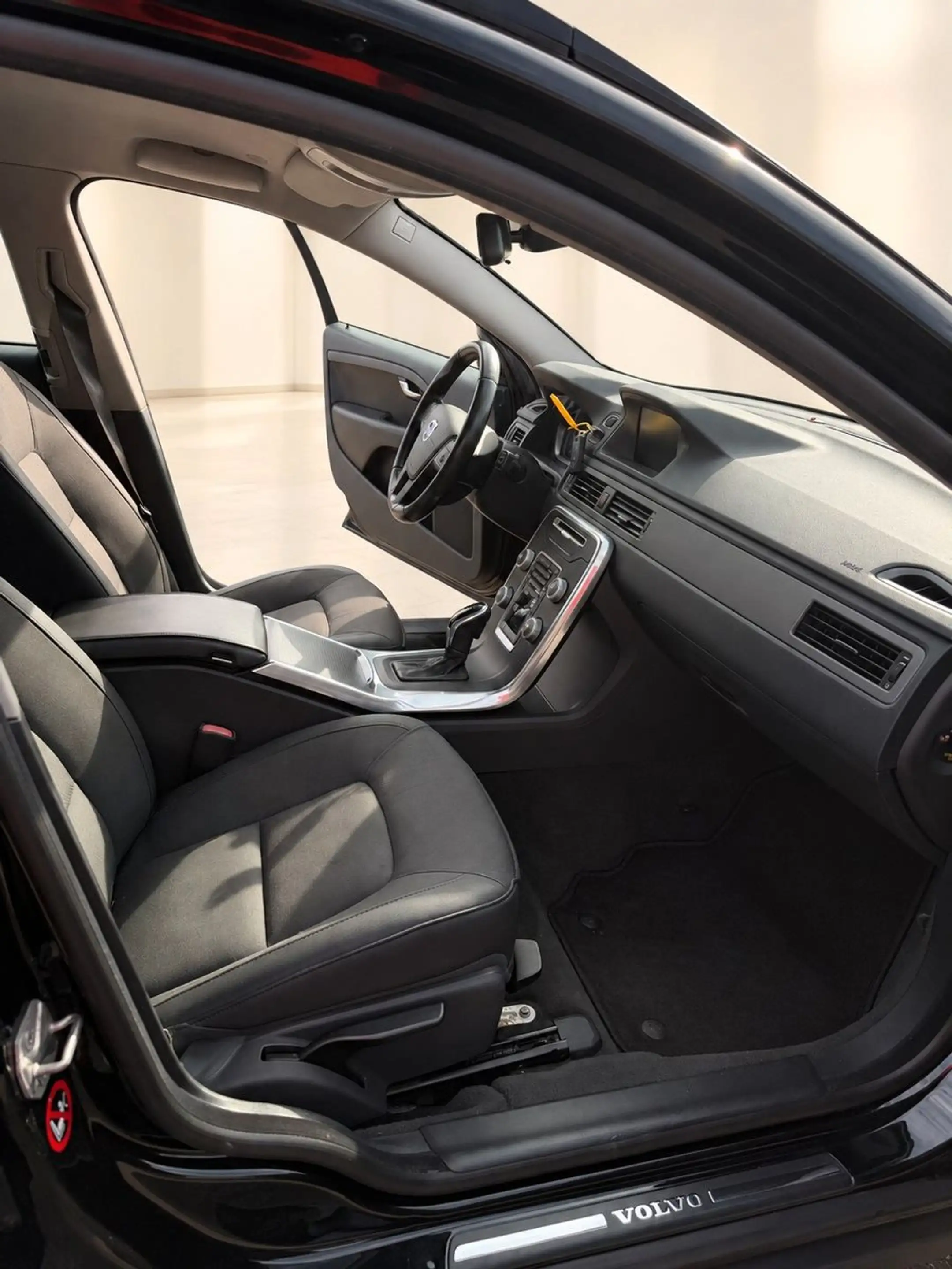 Volvo XC70 Kinetic 2WD/Standheizung/Euro6 — photo 11