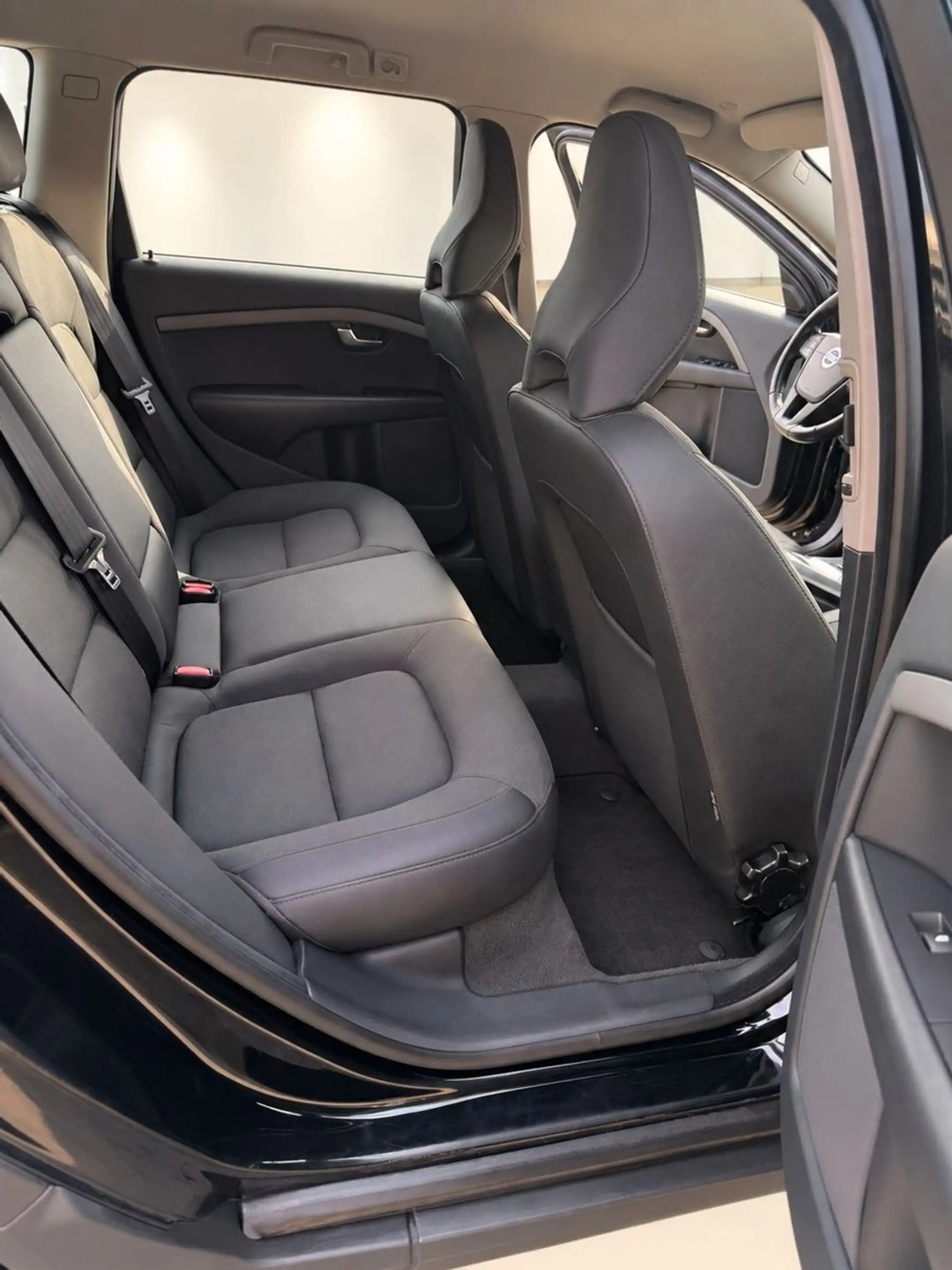 Volvo XC70 Kinetic 2WD/Standheizung/Euro6 — photo 13