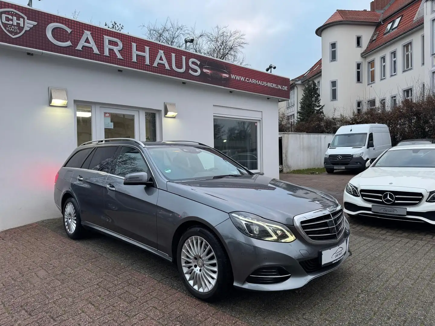 Mercedes-Benz E 220 T BLUETEC BLUEEFFICIENCY EDITION 9G-TRONIC Grau - 1