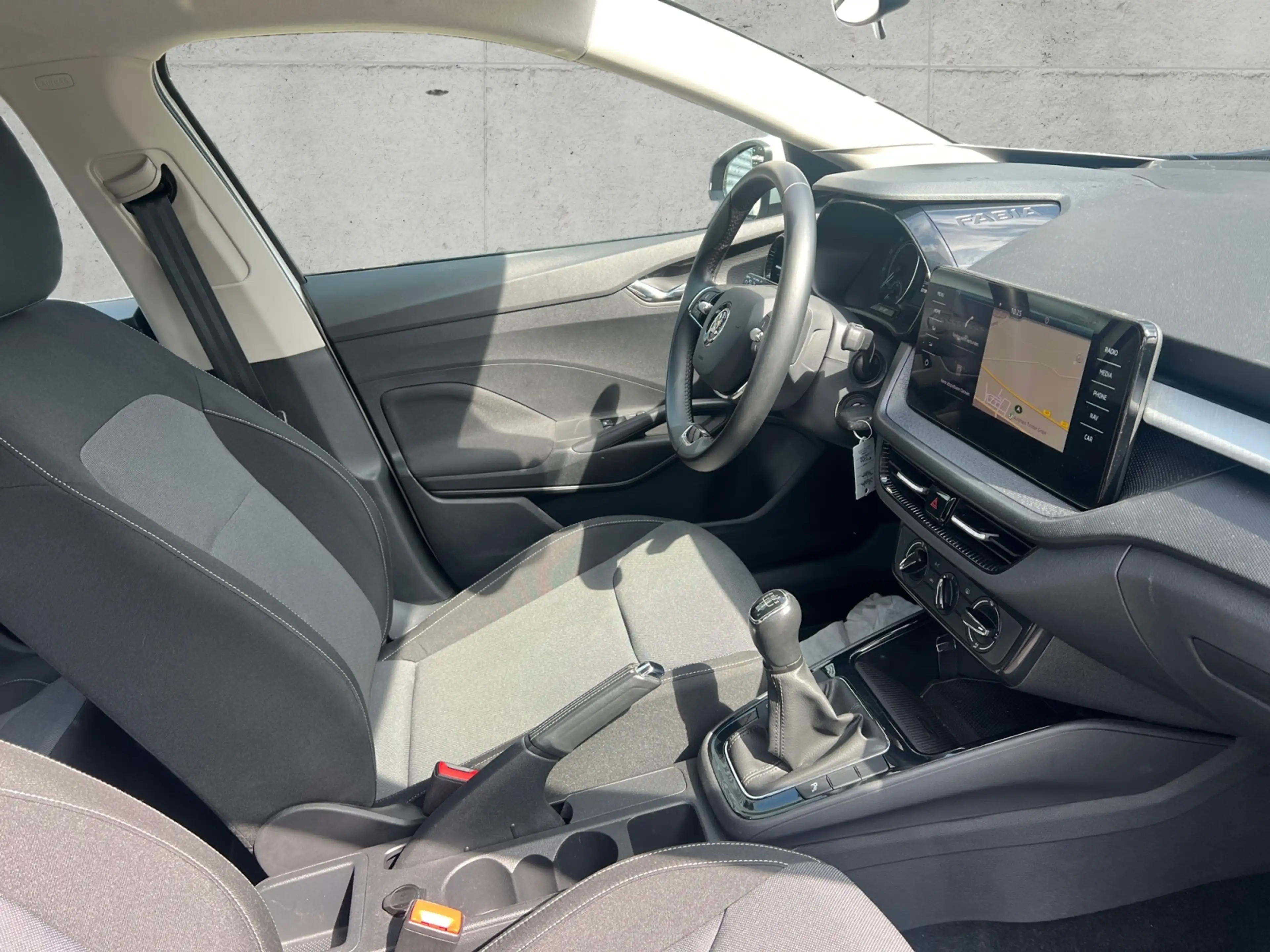 Skoda Fabia 1.0 TSI +LED +NAVI +CARPLAY +DAB +PDC +KLIMA + — photo 16