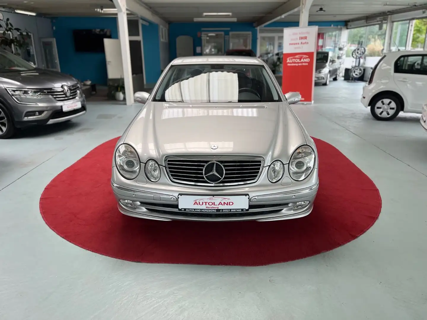 Mercedes-Benz E 200 Lim. Kompressor Avantgarde Automatik 1HD Silber - 2
