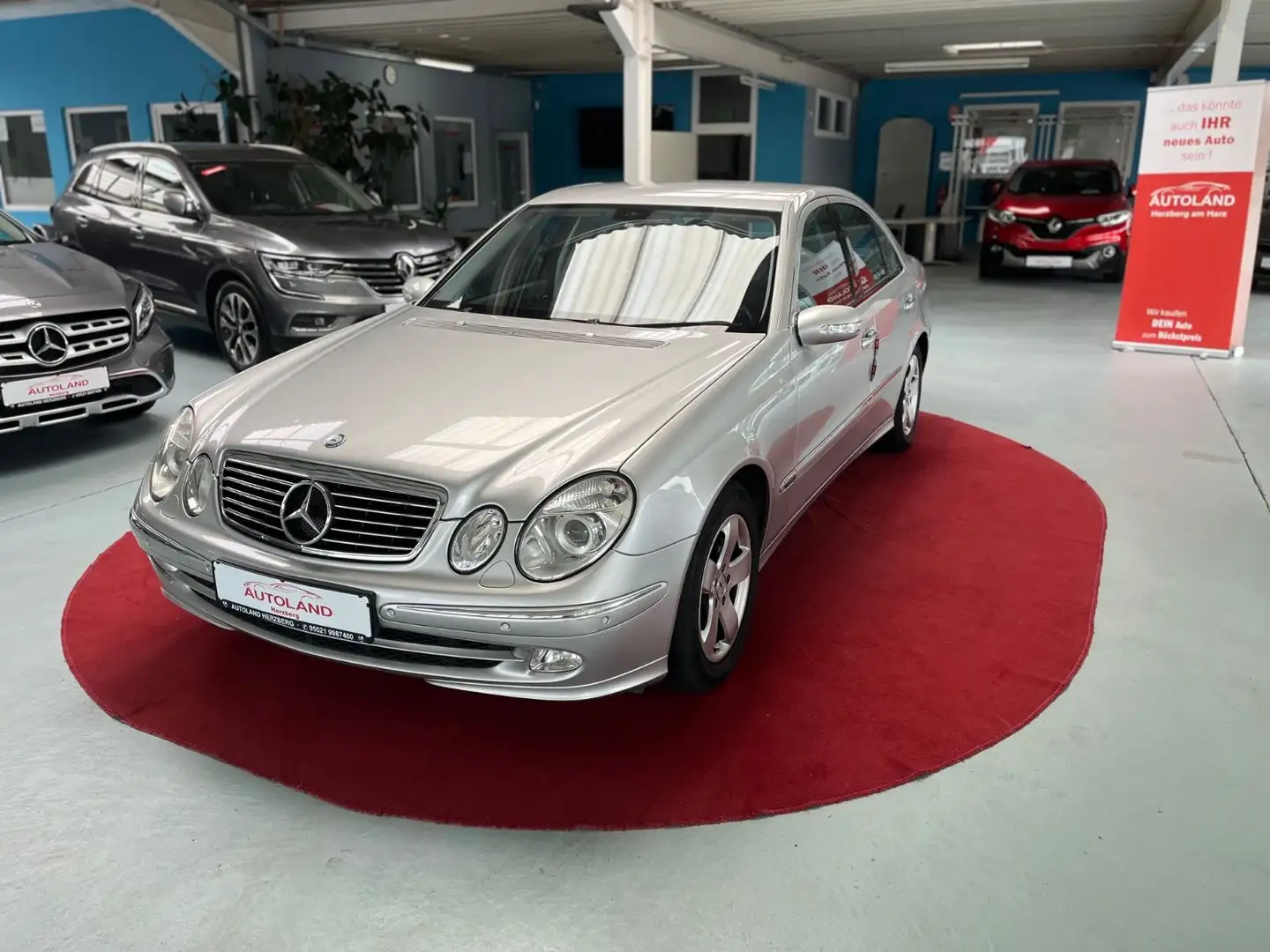 Mercedes-Benz E 200 Lim. Kompressor Avantgarde Automatik 1HD Silber - 1