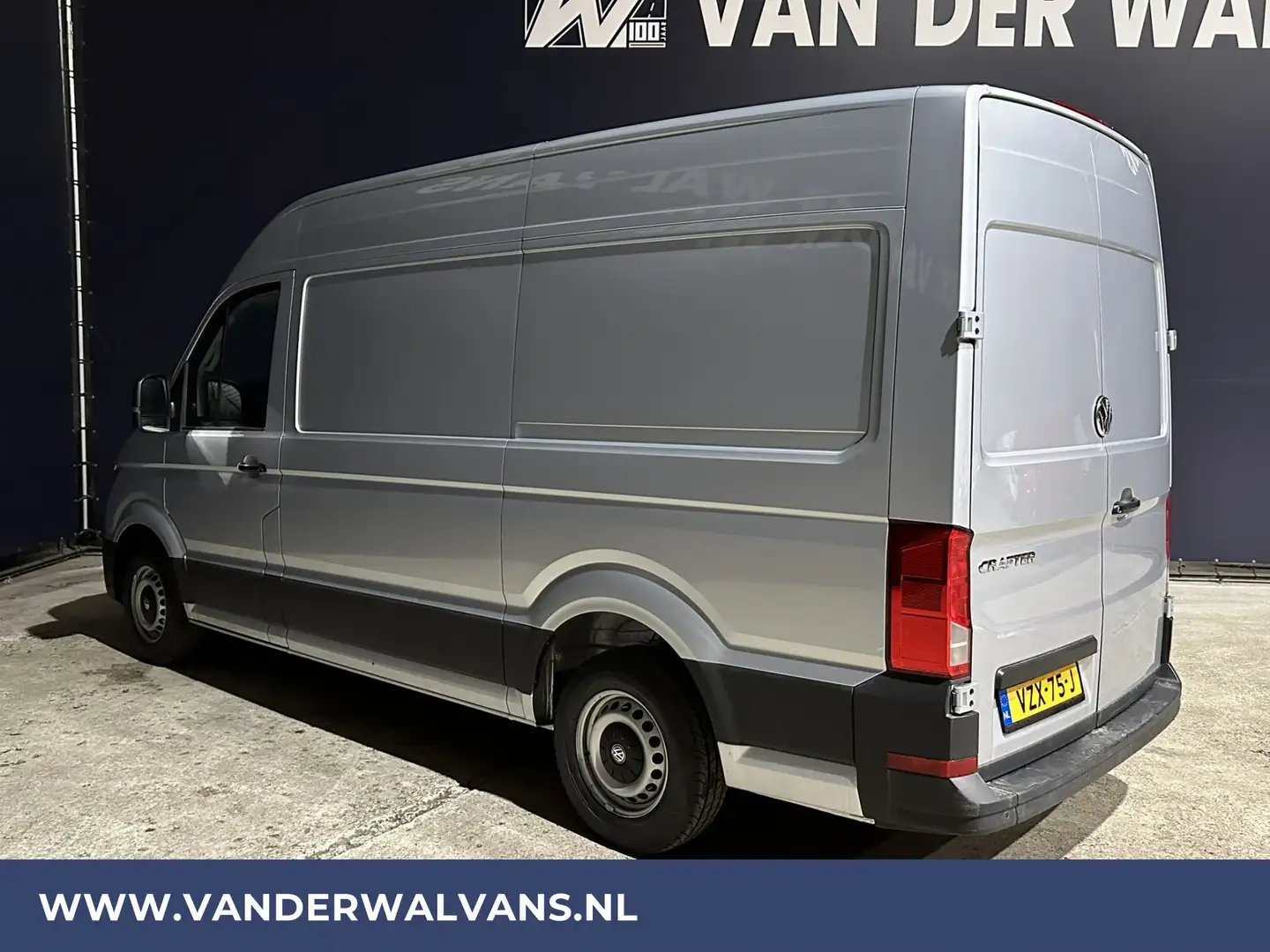 Volkswagen Crafter 2.0 TDI 140 pk L3H3 L2H2 Euro6 # Airco | 3000kg Tr Zilver - 2