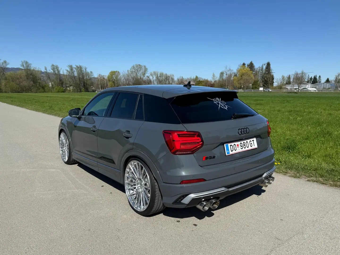 Audi SQ2 Q2 TFSI quattro S-tronic Gris - 2