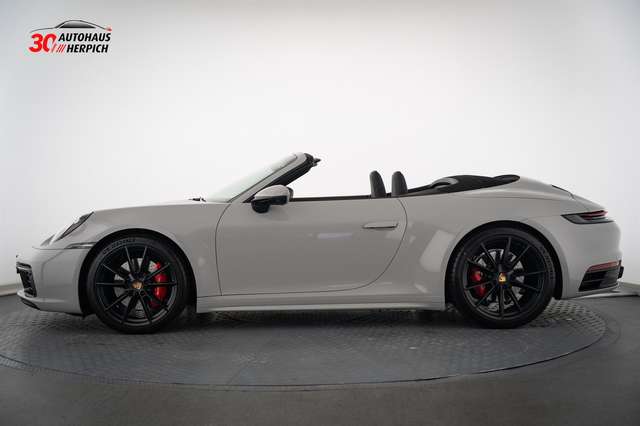 Porsche 992 .1 Carrera 4S Cabrio Kreide ACC Sitzbelüftun