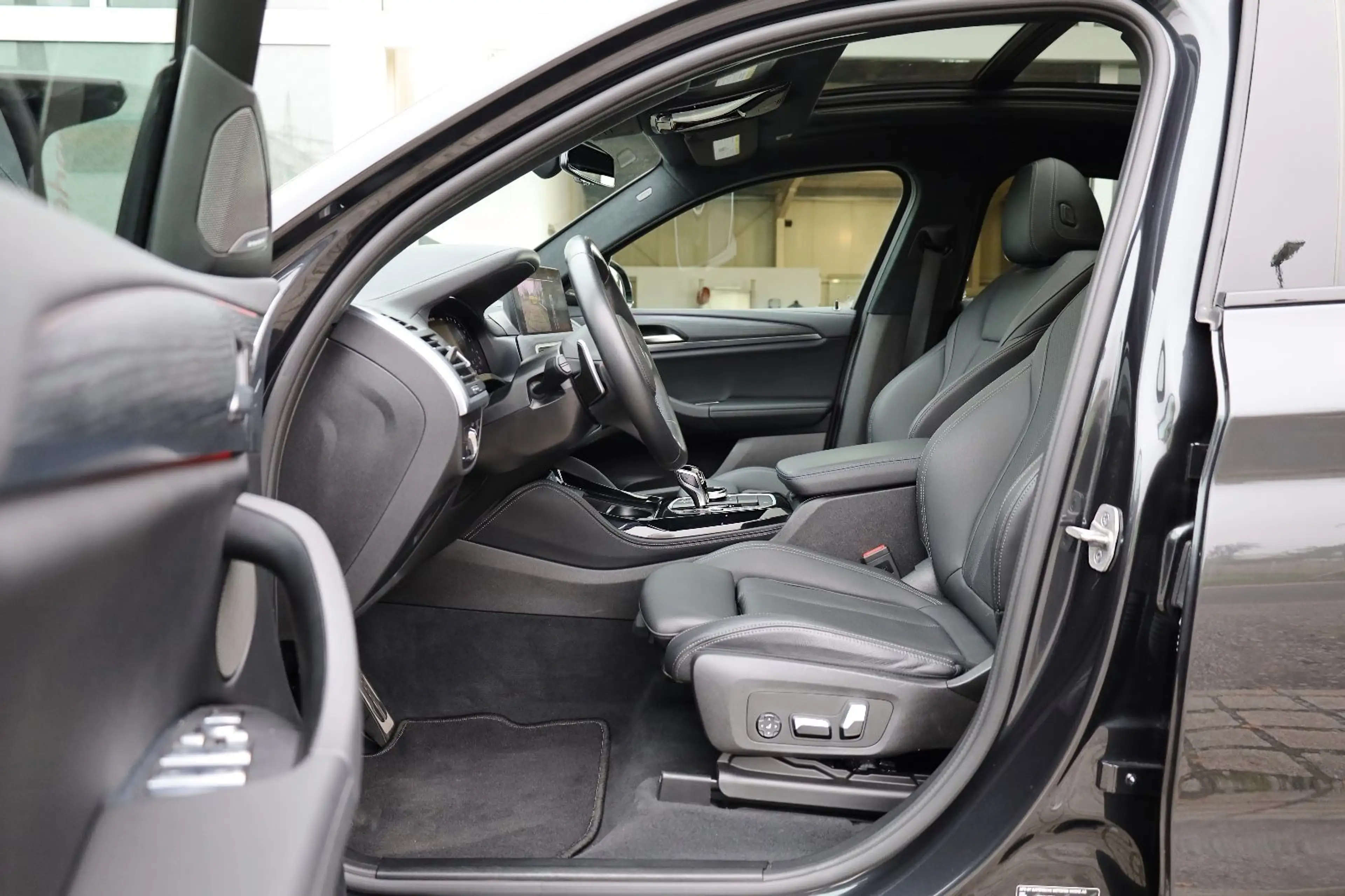 BMW X4 M i/APPLE/PANO/WIFI/HK/SHZ/LHZ/TOTW/LED/R21 — photo 9