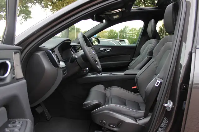 Volvo XC60 view 11