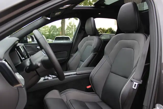 Volvo XC60 view 5