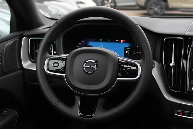 Volvo XC60 view 18