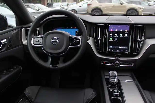 Volvo XC60 view 10
