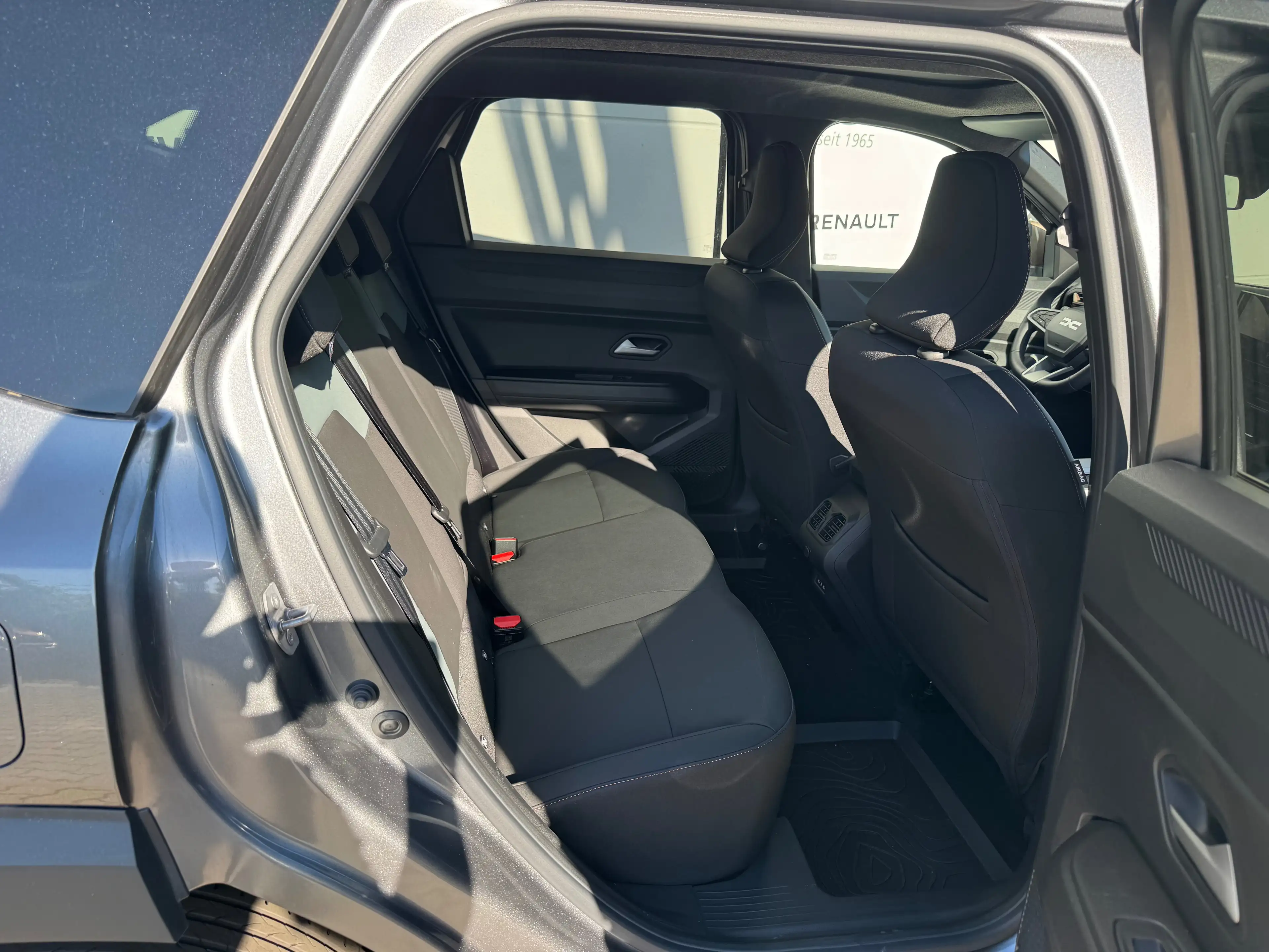 Dacia Bigster Hybrid 155 Extreme Citypaket Winter Plus Paket — photo 9