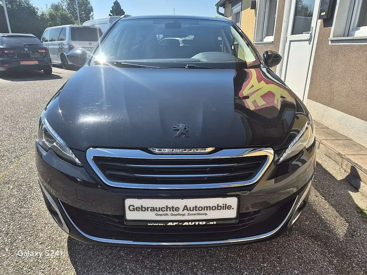 Peugeot 308 SW 2,0 BlueHDi 150 Allure Automatik Schwarz - 2