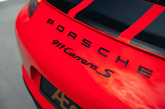 Porsche 911 view 25