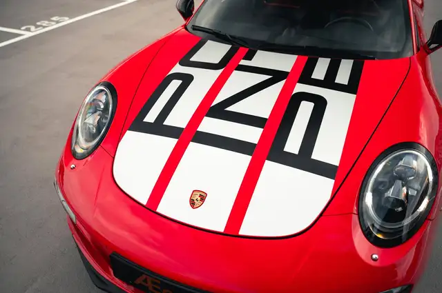 Porsche 911 view 22