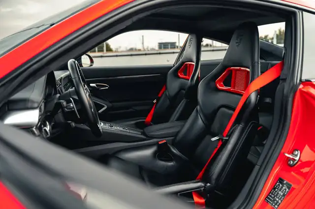 Porsche 911 view 8