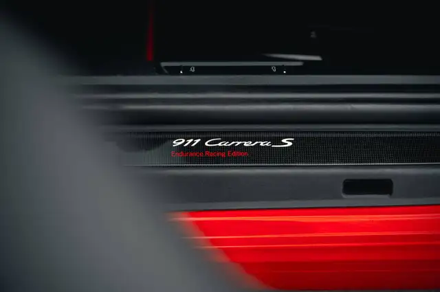 Porsche 911 view 9