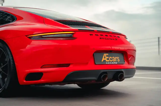 Porsche 911 view 23