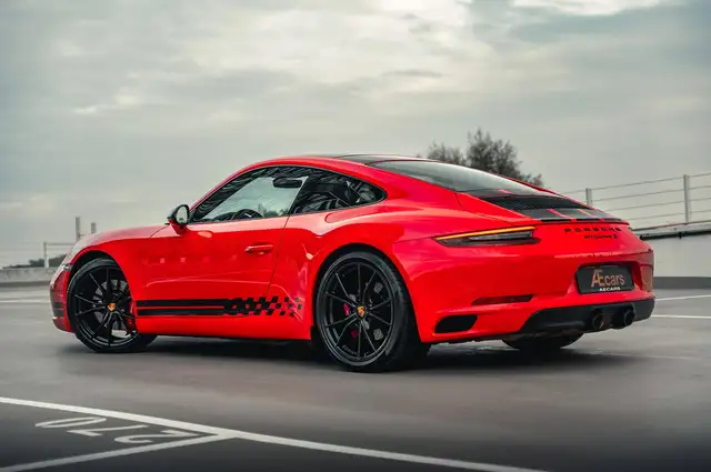 Porsche 911 view 2