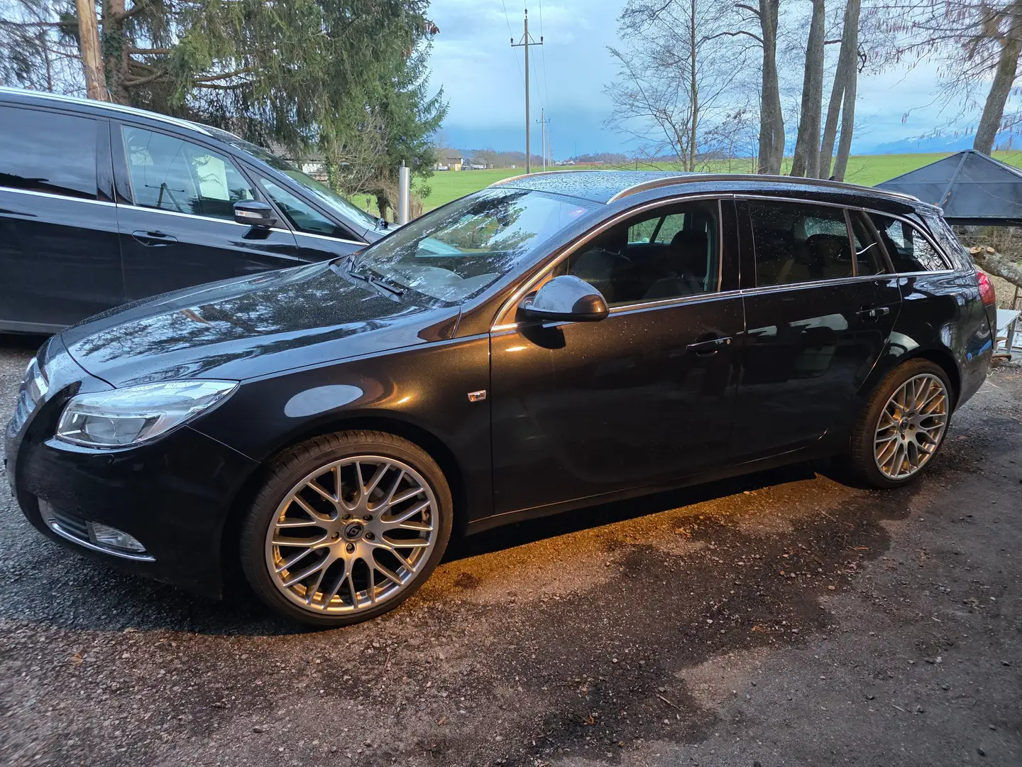 Opel Insignia 2.0 st kombi Schwarz - 1
